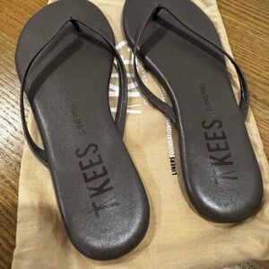 New TKEES Dark Gray Liners Sandals